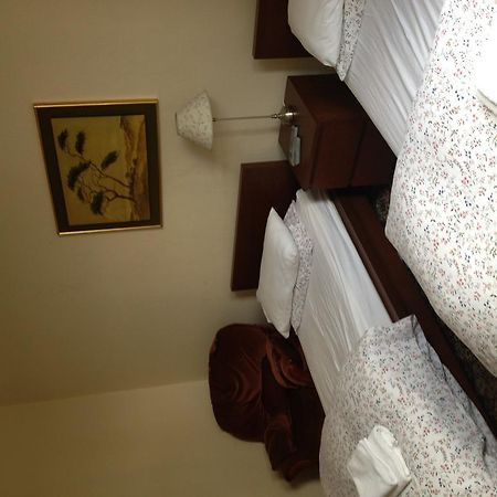Black Lions Guest House New Ferry Buitenkant foto